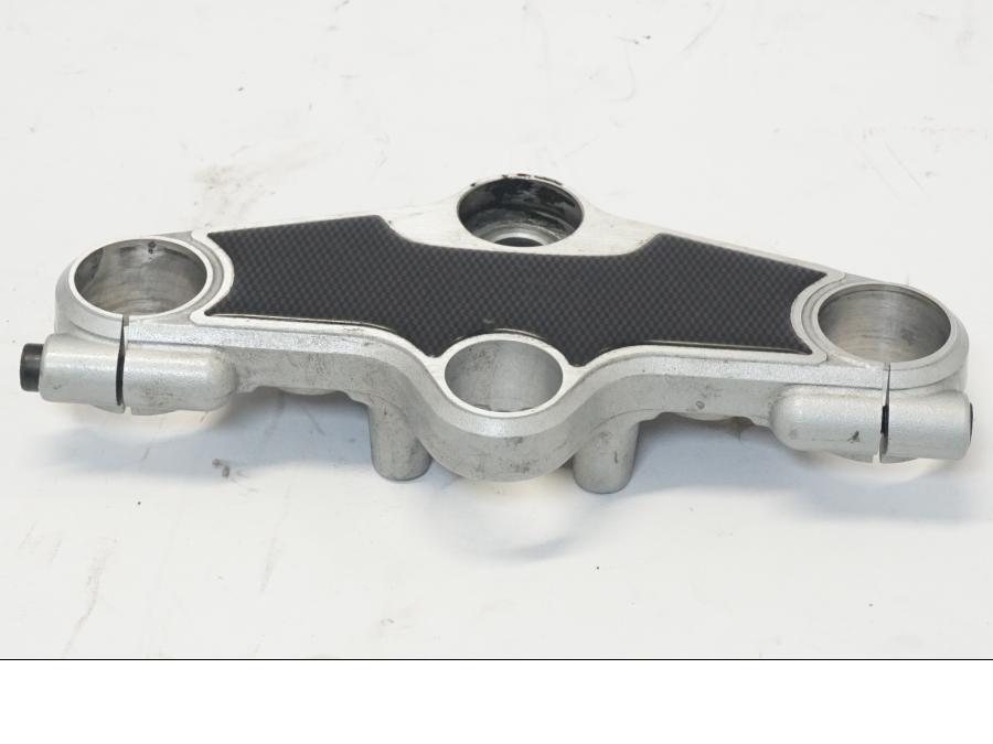 Baksidan på Gaffelkrona från en BMW R 1150 RS -2004 motorcykel.