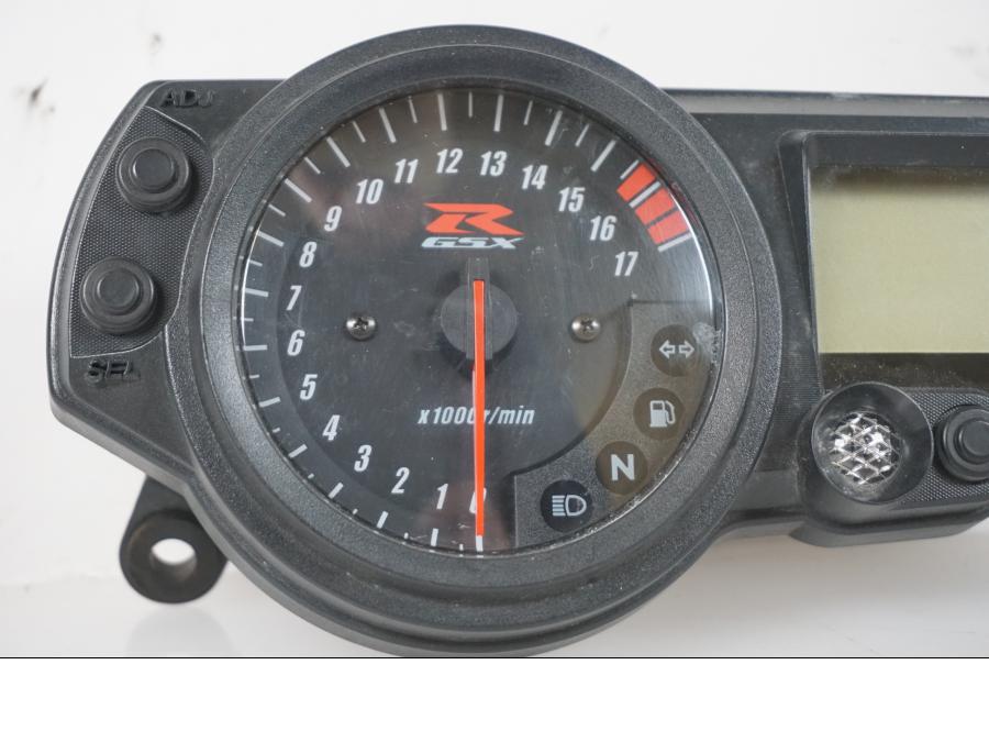 Baksidan på Instrumentpanel från en Suzuki GSX-R 600 -2004 motorcykel.