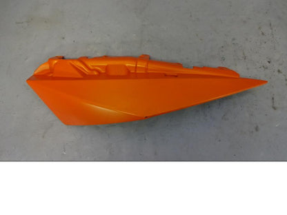 Framsidan på Bakvinge från en KTM 990 Super Duke -2009 motorcykel.