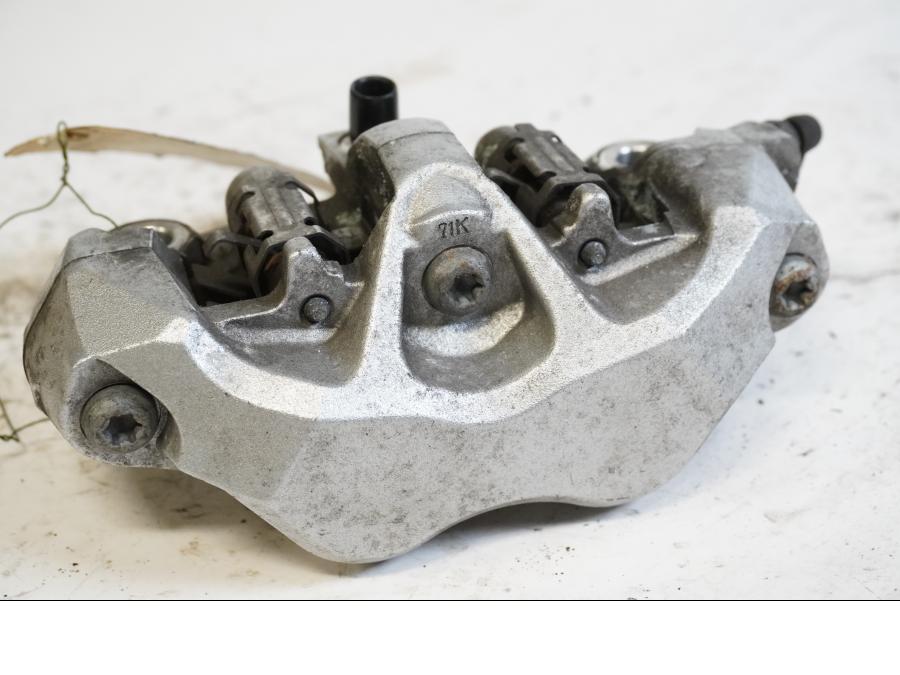 Baksidan på Bromsok från en Kawasaki VN 1600 Mean Streak -2007 motorcykel.