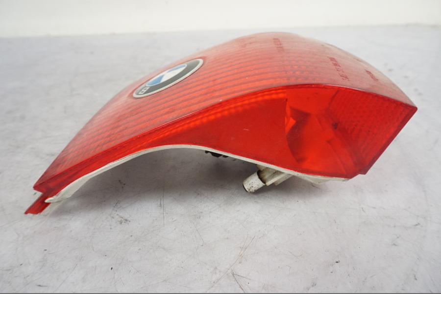 Vänster sida på Baklampa från en BMW R 850 R -2004 motorcykel.