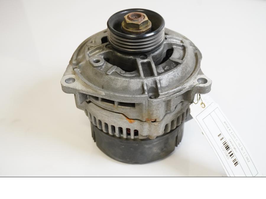 Framsidan på Generator från en BMW R 1200 C -2002 motorcykel.