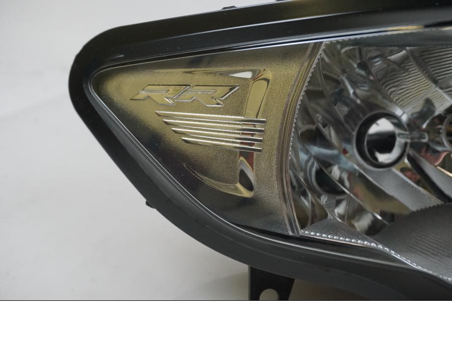 Snett uppifrån på Strålkastare från en BMW S 1000 RR -2016 motorcykel.