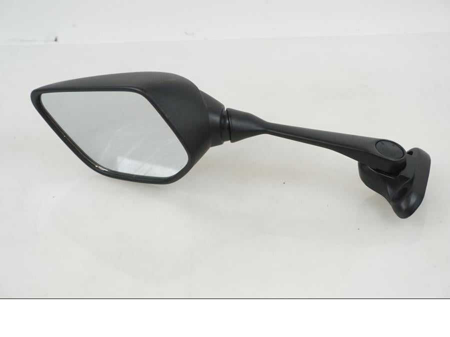 Framsidan på Backspegel från en Yamaha YZF R3 -2022 motorcykel.