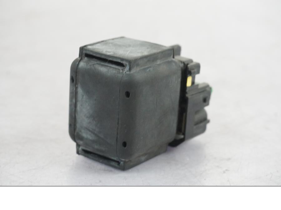 Höger sida på Startrelä från en Kawasaki Z 900 -2019 motorcykel.