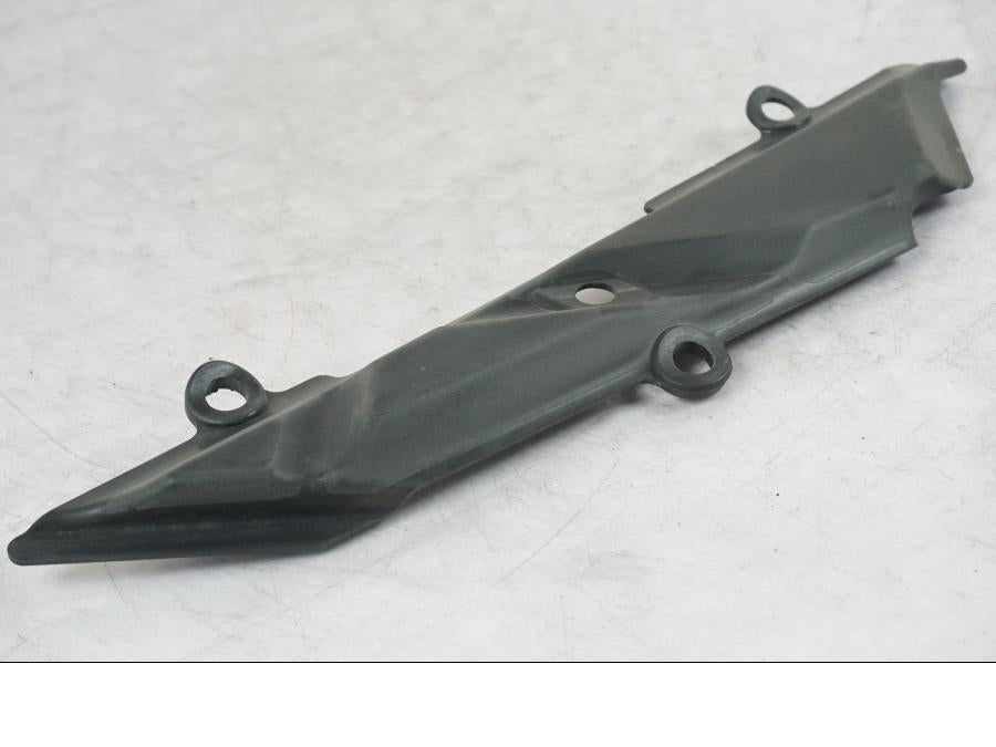 Baksidan på Ramskydd från en Triumph Tiger Explorer -2013 motorcykel.