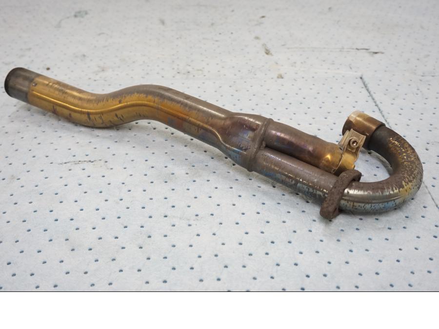 Framsidan på Grenrör från en BMW F 650 -1998 motorcykel.