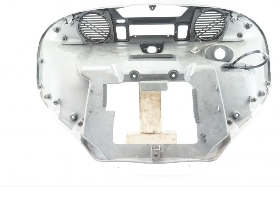 Vänster sida på Toppkåpsinsida från en Yamaha XVZ 13TD -1999 motorcykel.