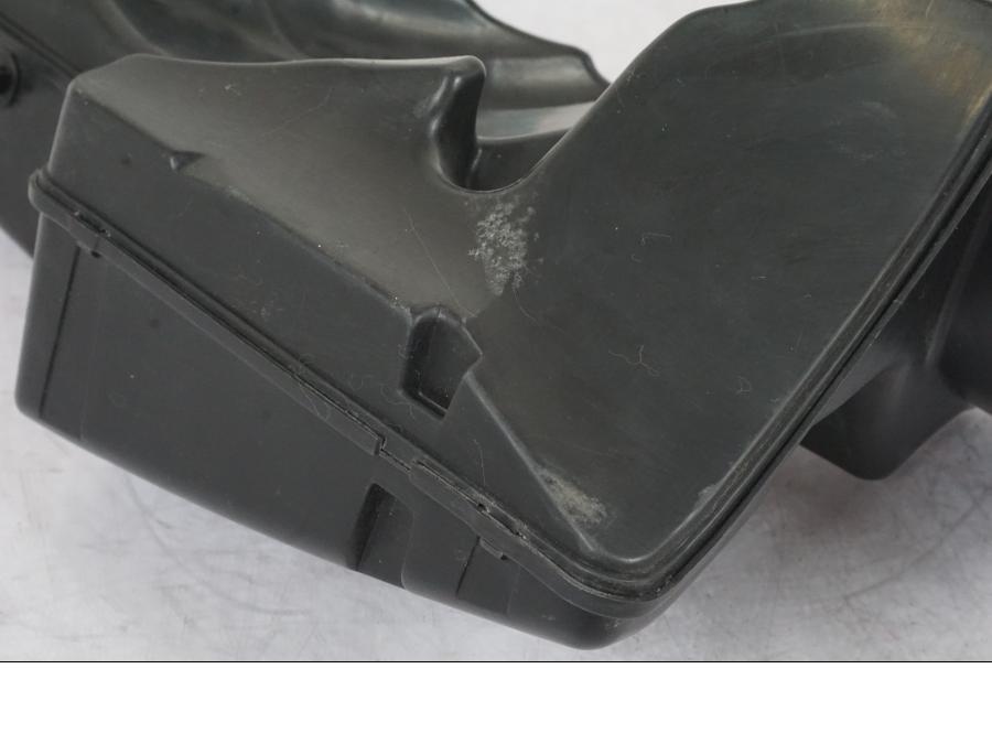 Höger sida på Luftrör från en Suzuki GSX-R 750 -2007 motorcykel.