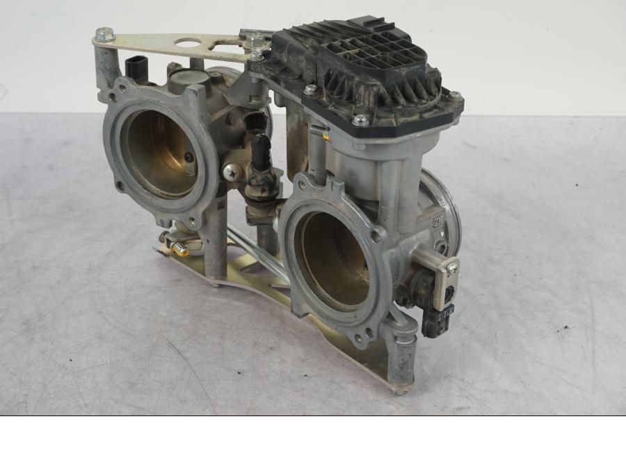 Baksidan på Spjällhus från en KTM 1290 Super Adventure R -2018 motorcykel.