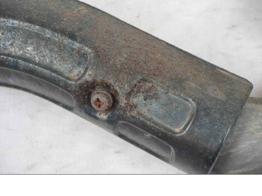 Höger sida på Grenrör från en Kawasaki KL 650A -1987 motorcykel.