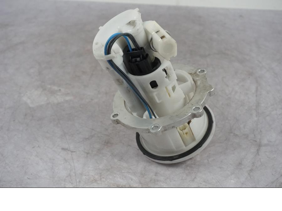 Höger sida på Bensinpump insprut från en Triumph Tiger Explorer -2016 motorcykel.