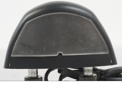 Snett nerifrån på Skyltbelysning från en Yamaha MT-09 -2016 motorcykel.