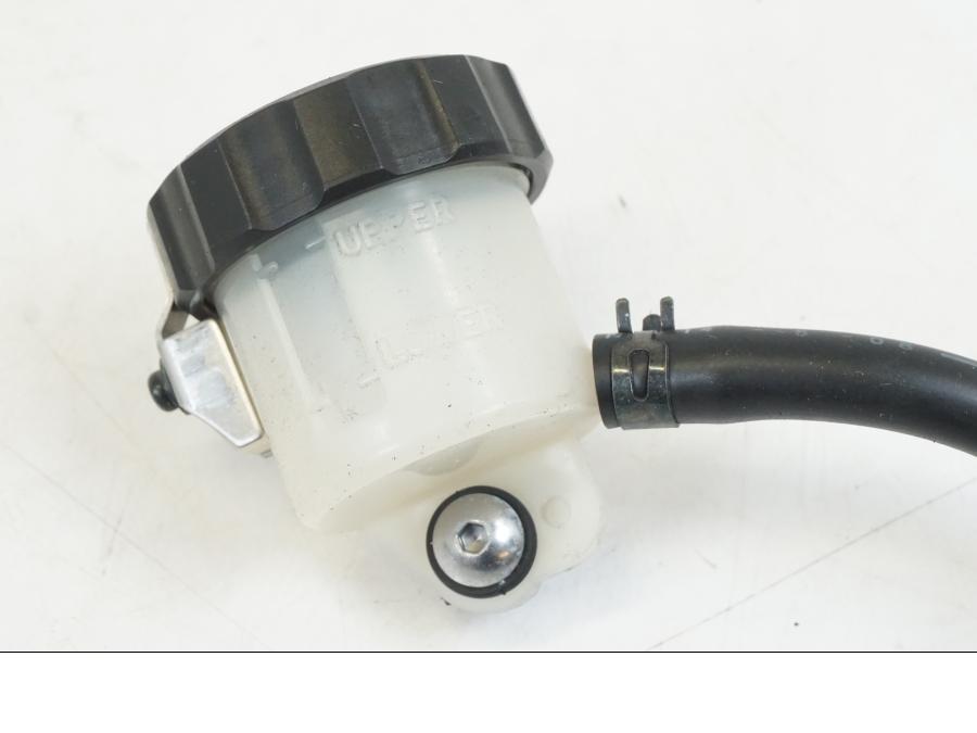 Baksidan på Bromshuvudcylinder från en Yamaha YZF 1000 R1 -2009 motorcykel.