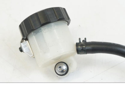 Baksidan på Bromshuvudcylinder från en Yamaha YZF 1000 R1 -2009 motorcykel.