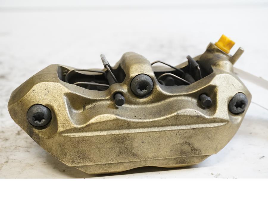 Baksidan på Bromsok från en BMW S 1000 R -2015 motorcykel.