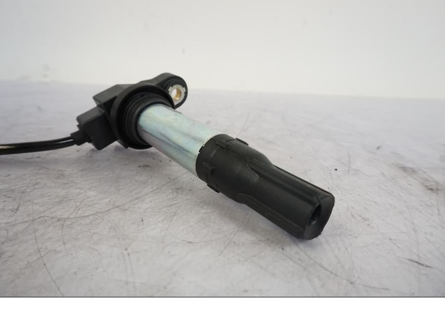 Höger sida på Tändspole från en KTM 1290 Super Duke R -2023 motorcykel.