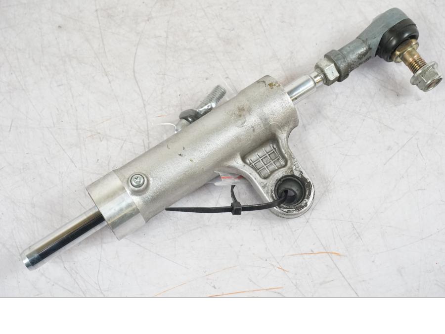 Vänster sida på Styrdämpare från en Suzuki GSX 1300 RX -1999 motorcykel.