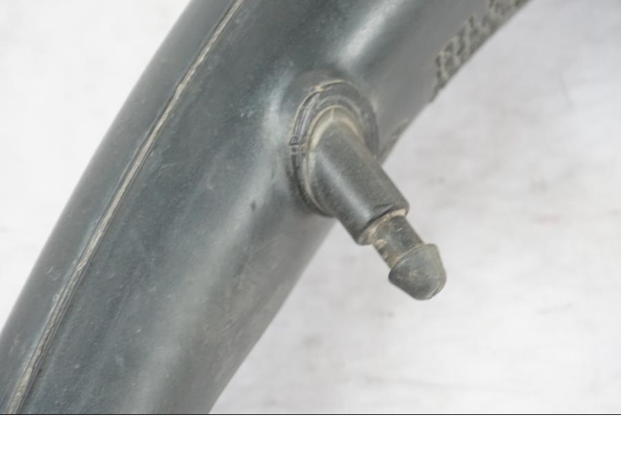 Höger sida på Luftrör från en BMW R 1200 GSA -2012 motorcykel.