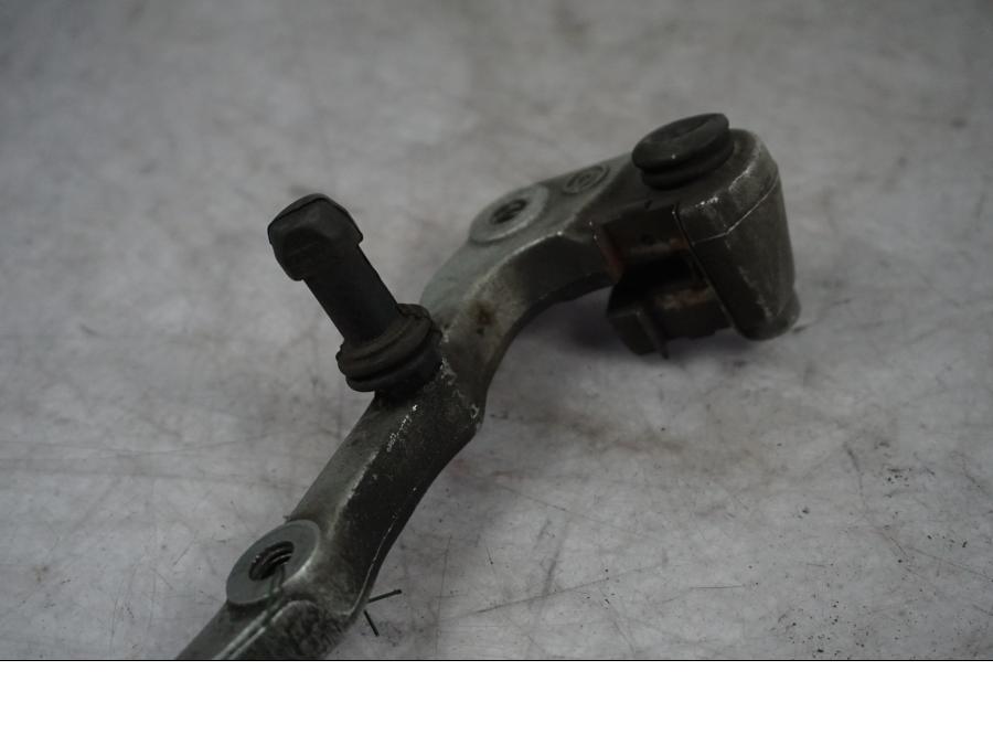 Vänster sida på Bromsoksfäste från en BMW K 1300 R -2011 motorcykel.