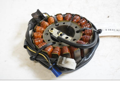 Framsidan på Generator från en Kawasaki VN 800 -1998 motorcykel.