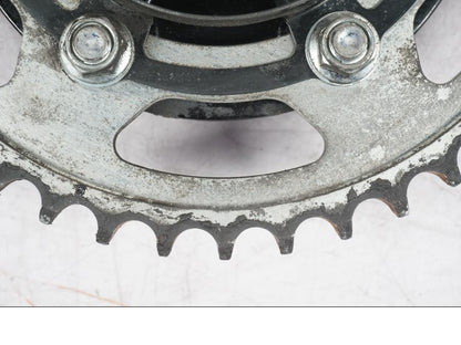 Snett uppifrån på Drevfäste från en Yamaha MT-07 -2014 motorcykel.