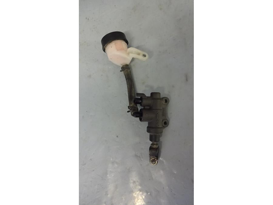 Baksidan på Bromshuvudcylinder från en BMW R 1200 GSA -2014 motorcykel.