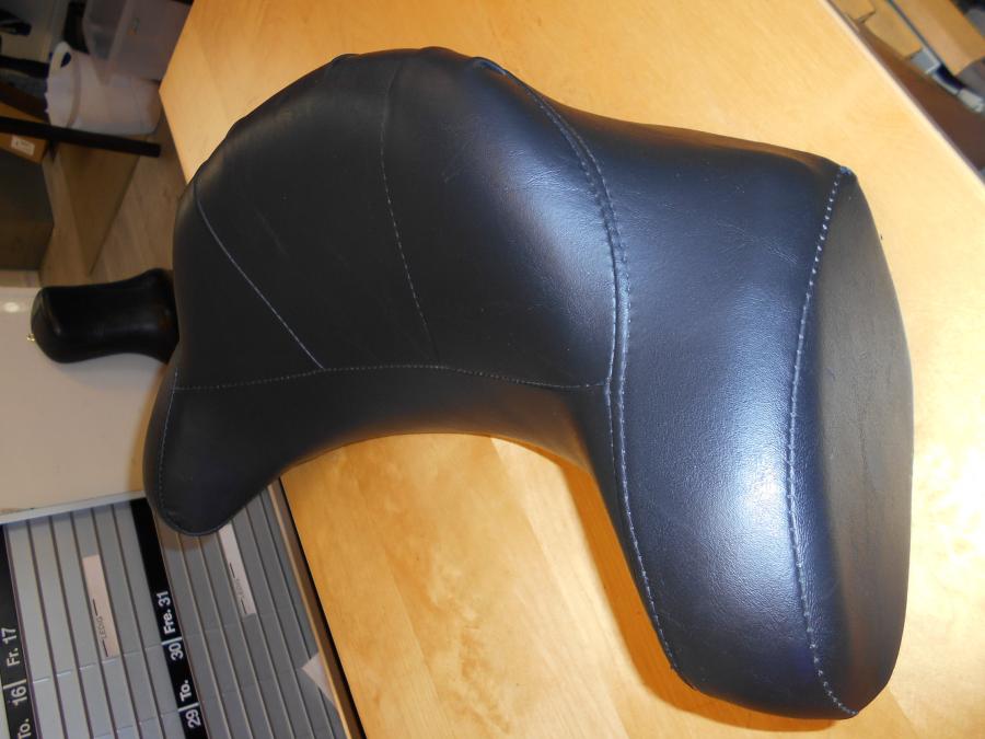 Vänster sida på Ryggstöd från en H-D Street Glide FLHX -2004 motorcykel.