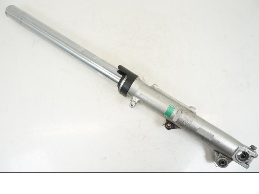 Framsidan på Gaffelben från en Honda VFR 800 -2003 motorcykel.