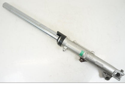 Framsidan på Gaffelben från en Honda VFR 800 -2003 motorcykel.