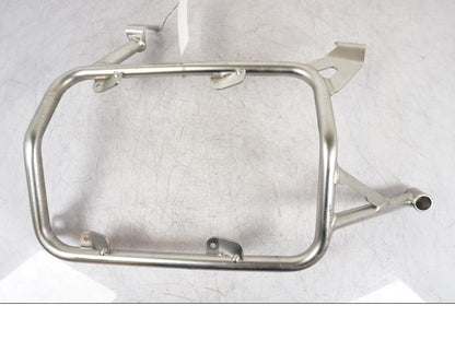 Framsidan på Sidoväskhållare från en BMW R 1250 GSA -2024 motorcykel.