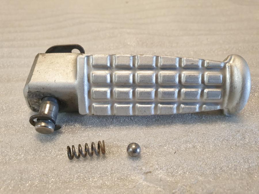 Framsidan på Fotpinne från en Triumph TT 600 -2001 motorcykel.