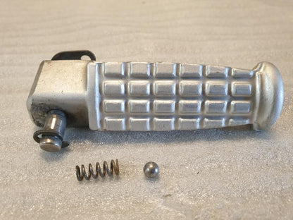 Framsidan på Fotpinne från en Triumph TT 600 -2001 motorcykel.