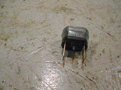 Baksidan på Relä från en Suzuki VS 750 Intruder -1986 motorcykel.