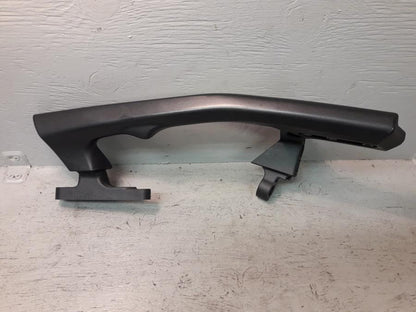 Framsidan på Passagerarhandtag från en Kawasaki GTR 1400 -2012 motorcykel.