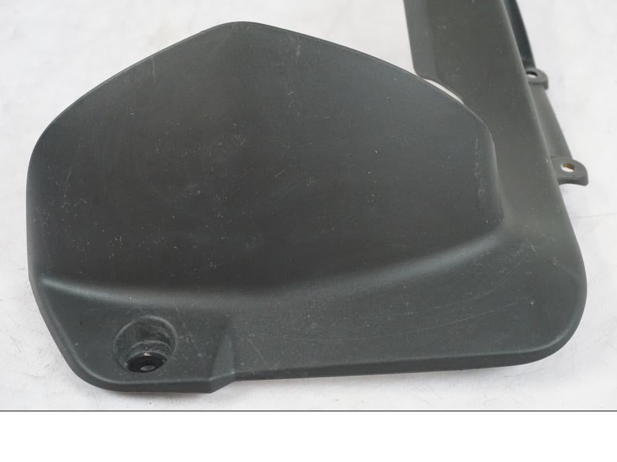 Vänster sida på Svingskärm från en Kawasaki ER-6N -2016 motorcykel.