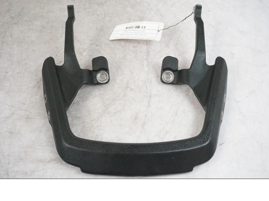 Baksidan på Passagerarbåge från en Triumph Tiger -2009 motorcykel.