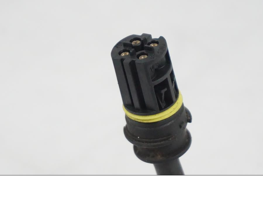 Snett nerifrån på Lambdasond från en BMW F 650 CS -2002 motorcykel.