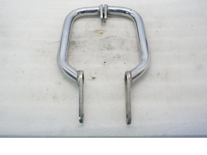 Baksidan på Motorskyddsbåge från en Yamaha XVS 650 -1999 motorcykel.