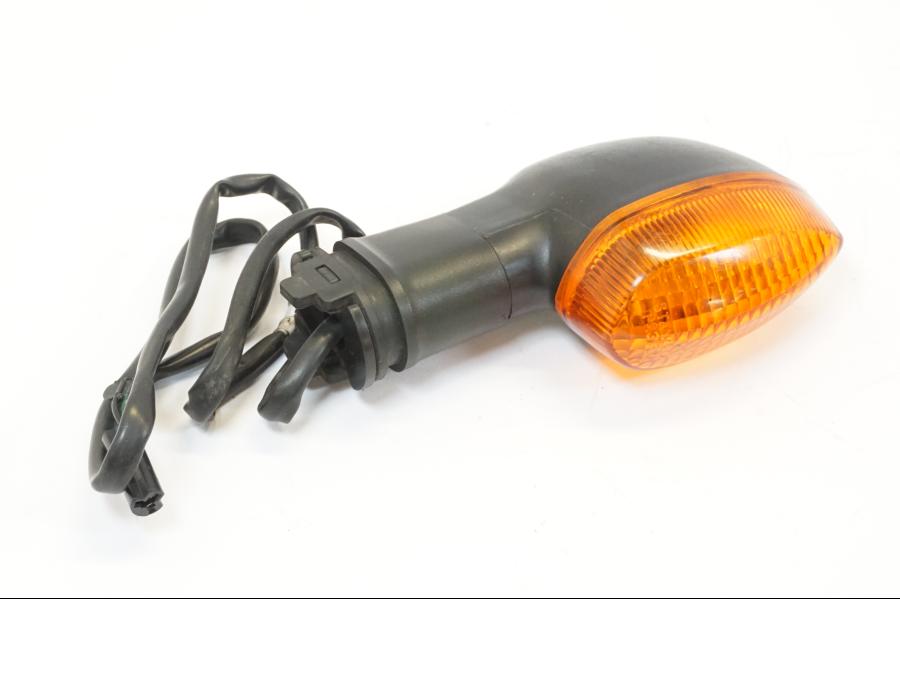 Framsidan på Blinkers från en Yamaha MT-01 -2005 motorcykel.