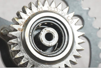 Vänster sida på Kamaxel från en BMW R 1200 GS -2018 motorcykel.