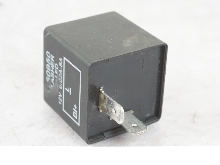 Baksidan på Blinkersrelä från en Kawasaki KL 650A -1987 motorcykel.