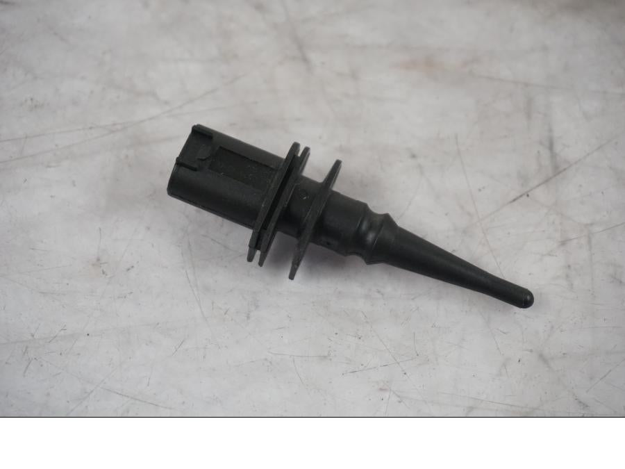 Framsidan på Temperatursensor från en BMW F 800 R -2018 motorcykel.