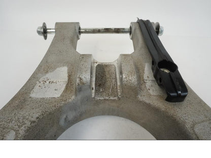 Snett nerifrån på Sving från en AJP PR7 -2021 motorcykel.