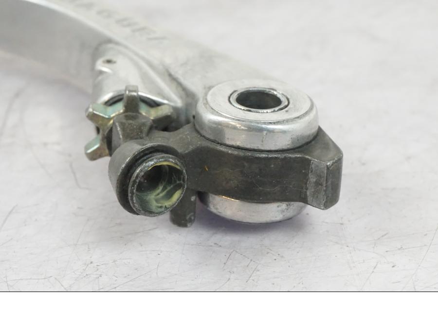 Baksidan på Kopplingsgrepp från en KTM 690 Duke -2015 motorcykel.