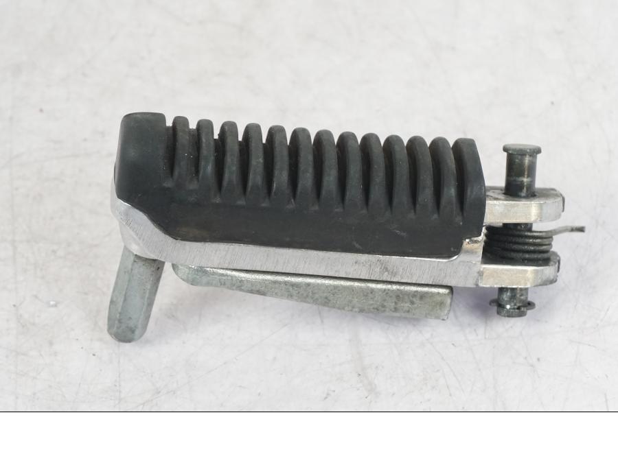 Framsidan på Fotpinne från en Suzuki GSX 1300 RX -1999 motorcykel.