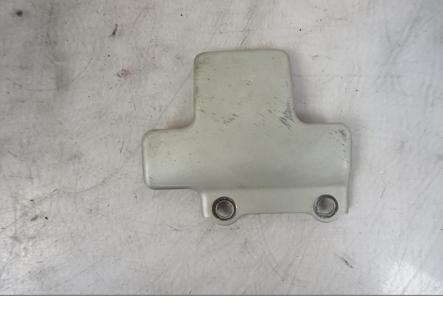 Framsidan på Bromshuvudcylinderskydd från en BMW R 1150 GS -2002 motorcykel.