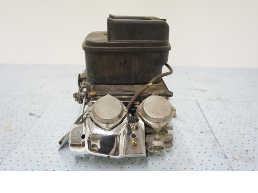 Höger sida på Förgasare från en Honda GL 1200 -1987 motorcykel.