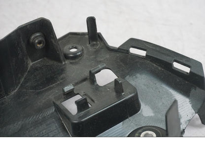 Snett nerifrån på Sidkåpa från en Yamaha MT-09 -2016 motorcykel.