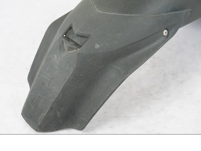 Snett nerifrån på Framskärm från en BMW R 1200 GSA -2012 motorcykel.